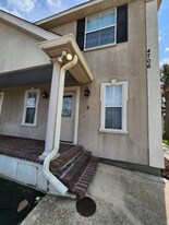 4706 Pontchartrain Dr in Slidell, LA - Building Photo