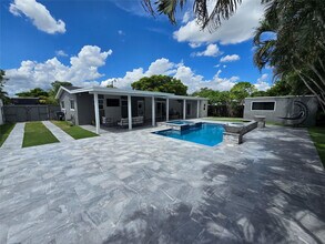 2340 NE 8th Ave in Pompano Beach, FL - Building Photo - Building Photo