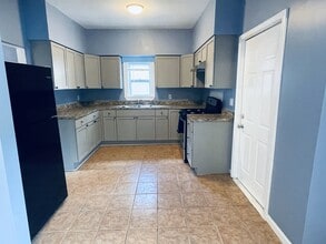 124 N State St in Aurora, IL - Building Photo - Building Photo