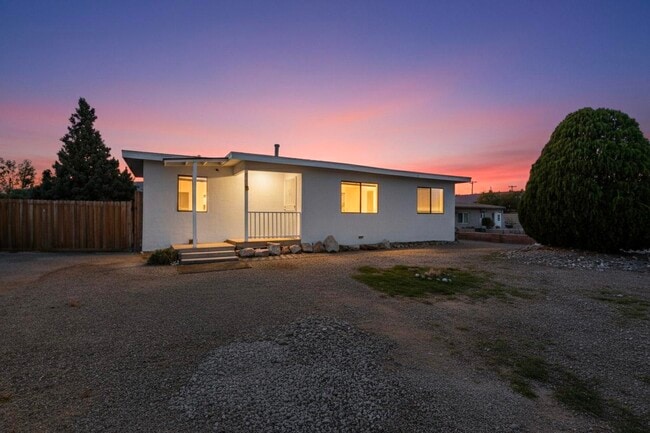 165 Hilton Ave NW in Albuquerque, NM - Building Photo - Building Photo