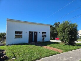202 Shepard Ave in Dundee, FL - Building Photo