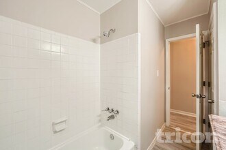 5313 Larewood Dr in Charlotte, NC - Building Photo - Building Photo