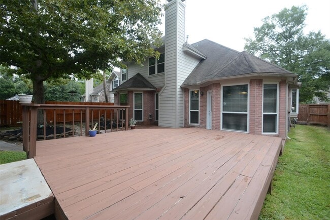 property at 5327 Willow Knoll Ct