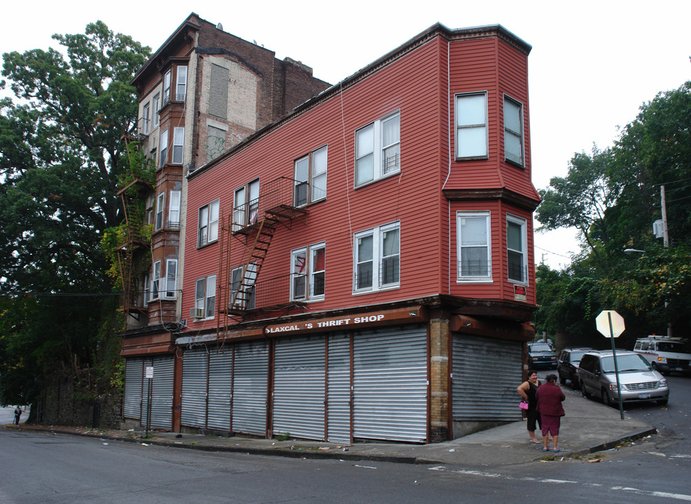 48 Saratoga Ave in Yonkers, NY - Building Photo