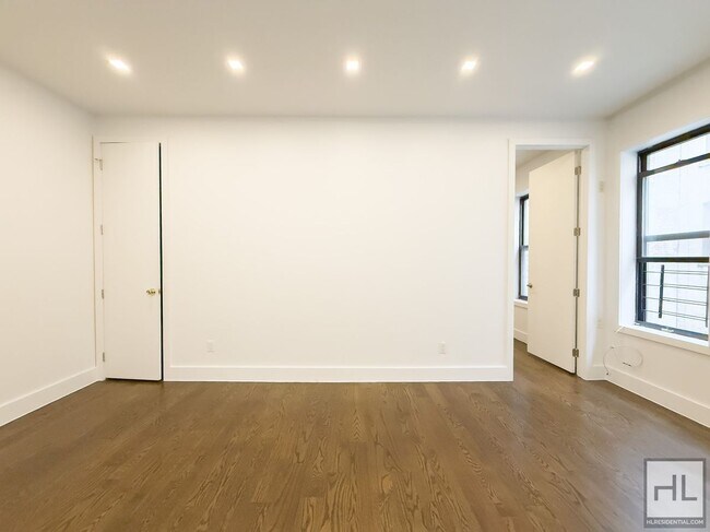 EASTERN PARKWAY / Rent Stabilized  Crown Heights 1-Bed 1-Bath / Prospect Park in Brooklyn, NY - Building Photo - Building Photo