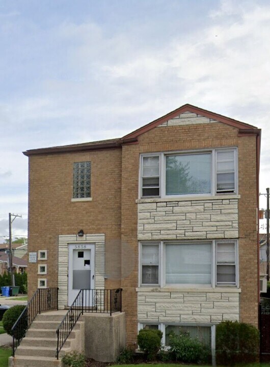 5858 W Diversey Ave in Chicago, IL - Building Photo