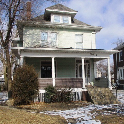 508 E Chestnut St in Bloomington, IL - Building Photo