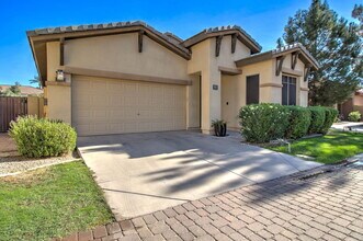 1833 W Periwinkle Way in Chandler, AZ - Building Photo - Building Photo
