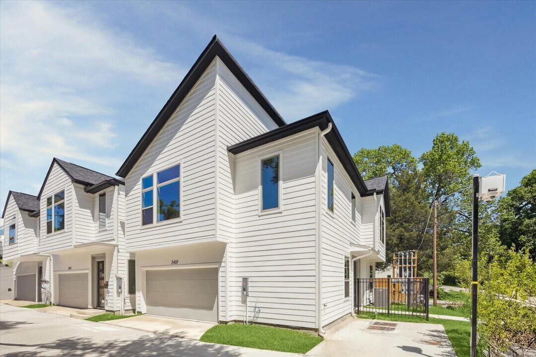 540 Janisch Rd in Houston, TX - Building Photo