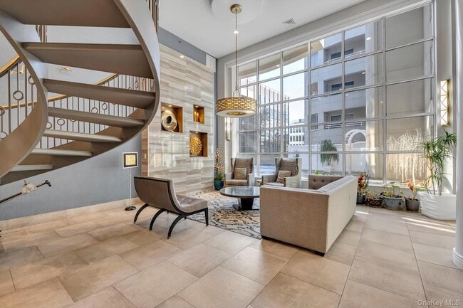 100 Cutter Mill Rd, Unit 4G in Great Neck Plaza, NY - Foto de edificio - Building Photo