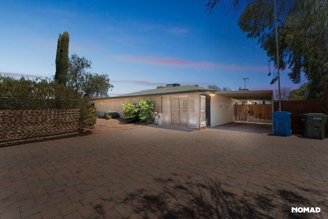 2837 E Campo Bello Dr in Phoenix, AZ - Building Photo