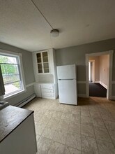 4 Thompson Ct, Unit 4 in Enfield, CT - Building Photo - Building Photo