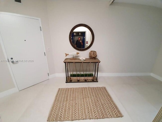 16385 Biscayne Blvd, Unit 507 in Aventura, FL - Building Photo - Building Photo