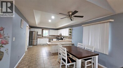 1062 Monarch Meadows Dr in Lakeshore, ON - Building Photo - Building Photo