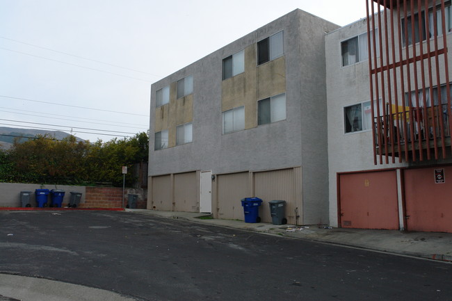 396 Susie Way in South San Francisco, CA - Foto de edificio - Building Photo