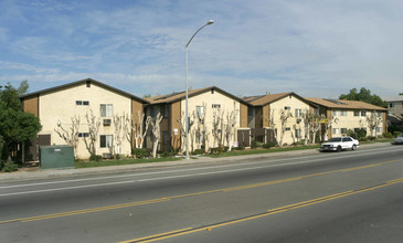 Imperial Terrace Apartments in San Diego, CA - Foto de edificio - Building Photo