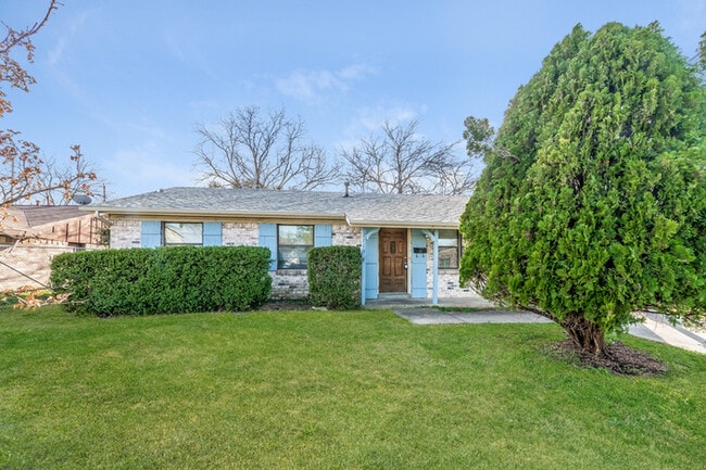 property at 2116 Crockett Dr