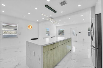 721 SW 60th Ave in Miami, FL - Building Photo - Building Photo