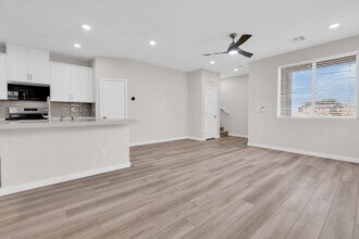 855 Angwin Ln in Henderson, NV - Building Photo - Building Photo