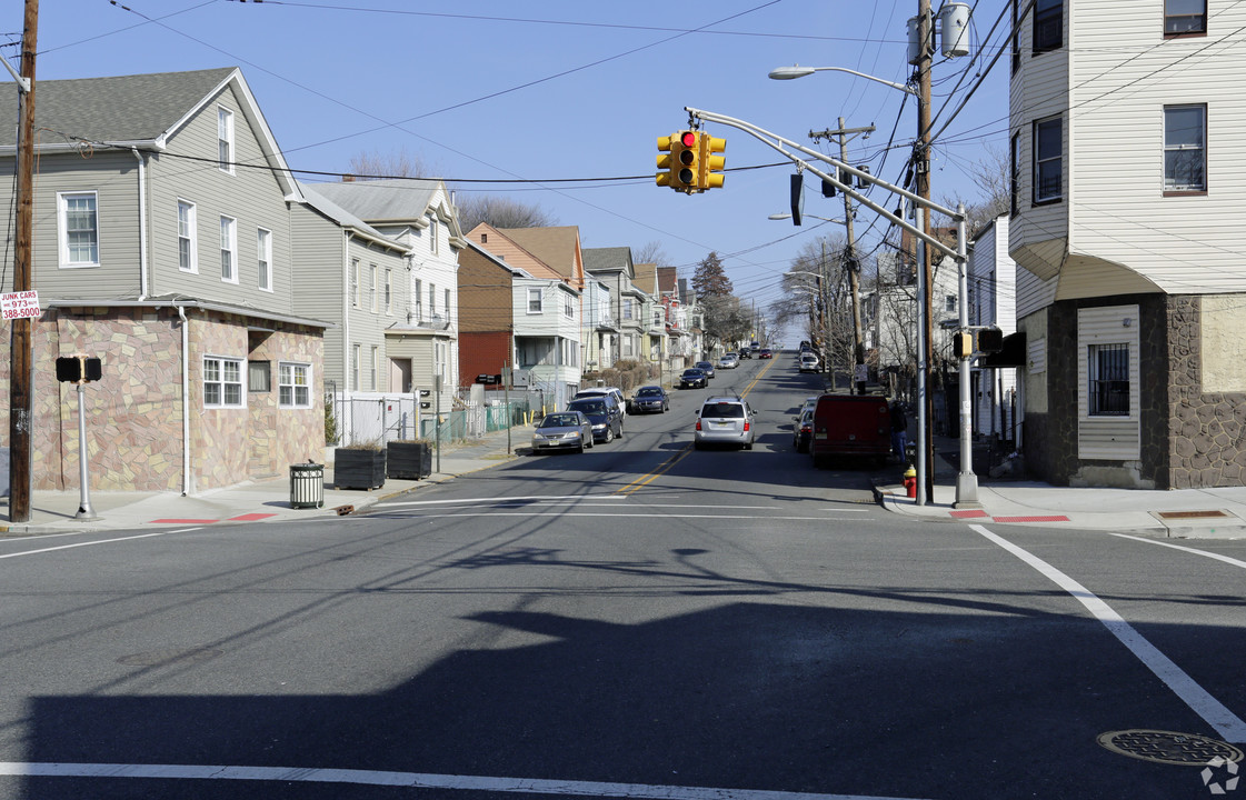 52-54 Lafayette St in Paterson, NJ - Building Photo