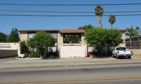 2233 S Santa Fe Ave in Vista, CA - Building Photo - Building Photo