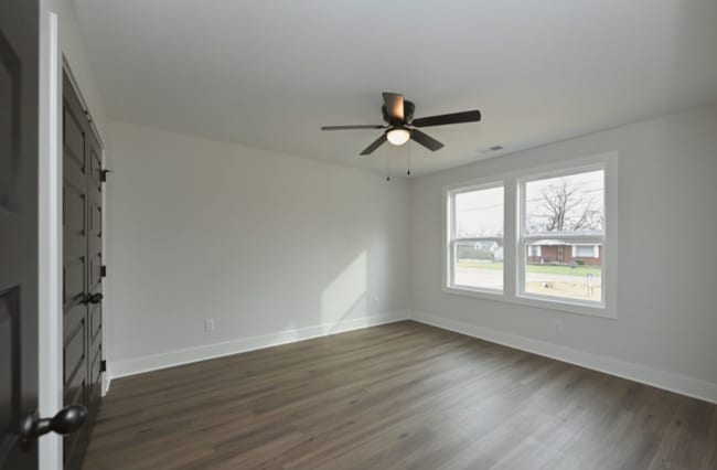 1609 Elizabeth Rd in Nashville, TN - Foto de edificio - Building Photo