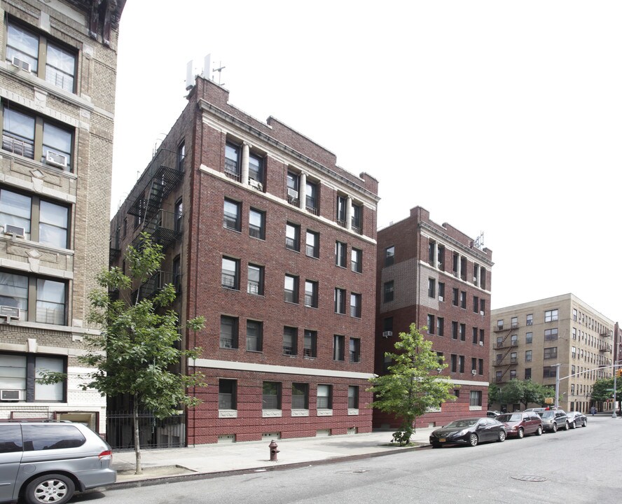 48 Post Ave in New York, NY - Foto de edificio