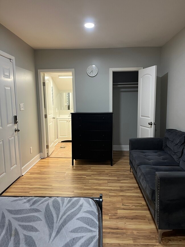 761 Kennolia Dr SW, Unit #1 in Atlanta, GA - Foto de edificio - Building Photo