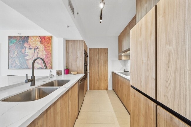 3020 NE 32nd Ave, Unit 903 in Fort Lauderdale, FL - Building Photo - Building Photo