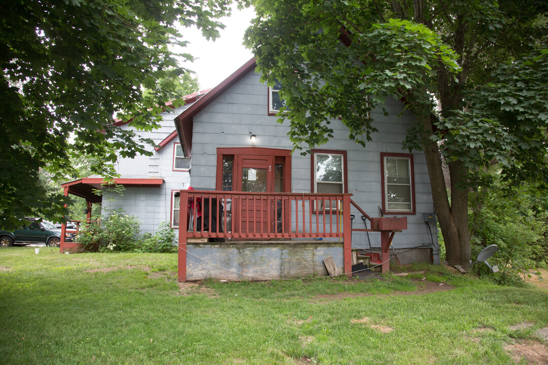 103 Silver Maple Ln in Farmington, ME - Building Photo