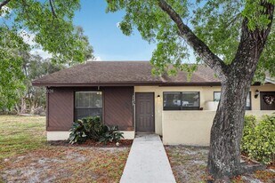 3789 Mil-Pond Ct in Greenacres, FL - Building Photo