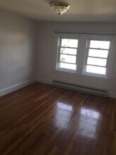 130 Nichols Ave, Unit 130 Nichols Ave #3 in Watertown, MA - Building Photo - Building Photo