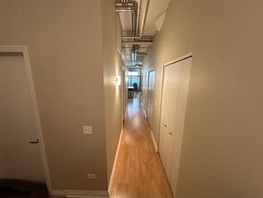 565 W Quincy St, Unit 1715 in Chicago, IL - Building Photo - Building Photo
