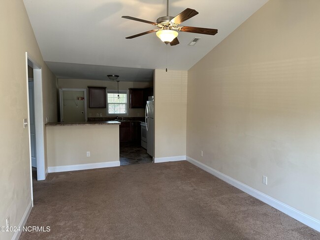 125 Oyster Ln in Hubert, NC - Building Photo - Building Photo