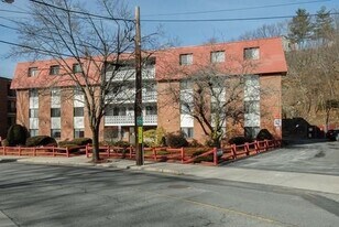 141 Pierce St, Unit 31 in Malden, MA - Building Photo