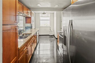 4400 Hillcrest Dr in Hollywood, FL - Building Photo - Building Photo