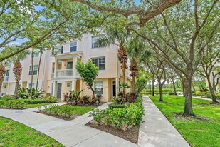 255 Murcia Dr, Unit 211 in Jupiter, FL - Building Photo