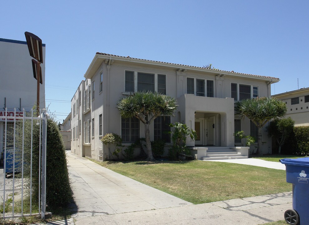 261 S Hobart Blvd in Los Angeles, CA - Foto de edificio