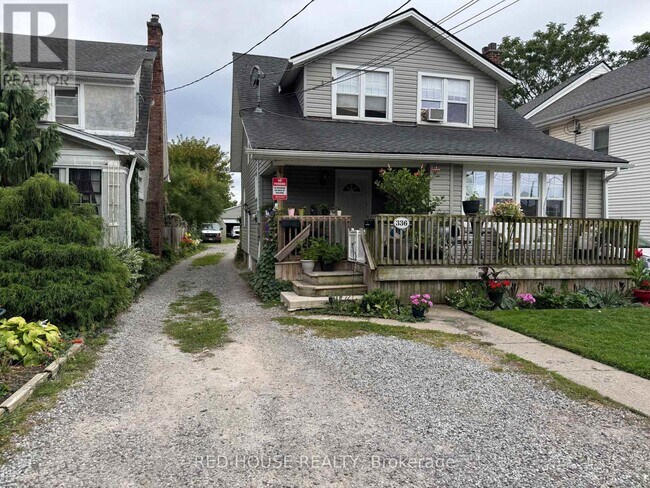 336 Queenston St in St Catharines, ON - Building Photo - Building Photo