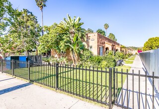 2665-2671 Pasadena Ave in Los Angeles, CA - Foto de edificio - Building Photo