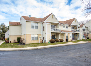 Water's Edge Apartments in Philadelphia, PA - Building Photo - Building Photo