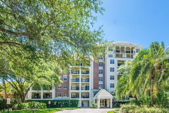 property at 1002 S Harbour Island Blvd