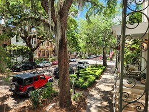 114 E Jones St in Savannah, GA - Building Photo - Building Photo