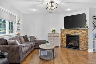 10 Lee Gray Ct in Glen Cove, NY - Building Photo - Building Photo