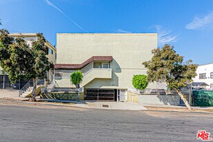933 S Manhattan Pl in Los Angeles, CA - Building Photo