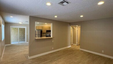 5111 W Pioneer Ave in Las Vegas, NV - Building Photo - Building Photo