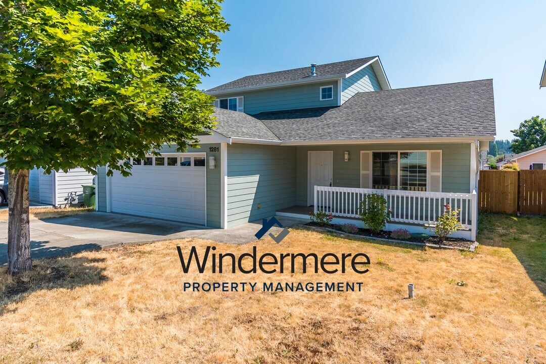 1281 NE Big Berry Loop in Oak Harbor, WA - Building Photo