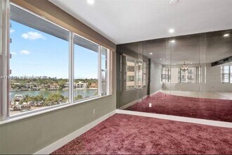 5255 Collins Ave in Miami Beach, FL - Building Photo - Building Photo