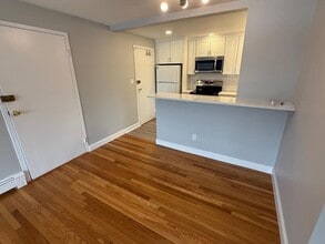 21 Warren St in Waltham, MA - Building Photo - Building Photo