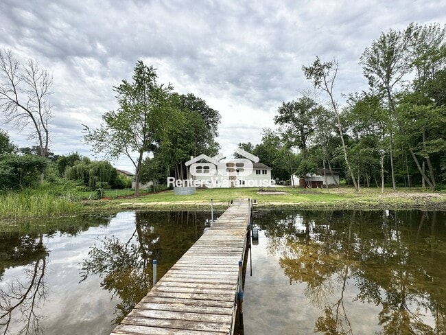 property at 3311 Interlachen Dr NE